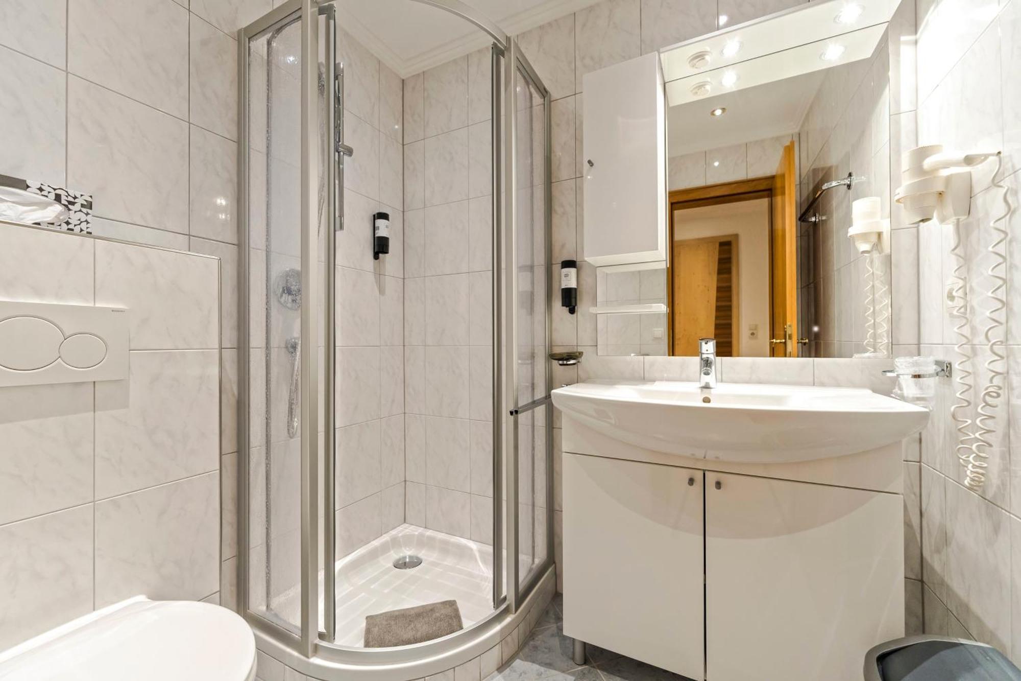 Hotel Garni Siegele - Inklusive Silvretta-Card Premium Ischgl Szoba fotó