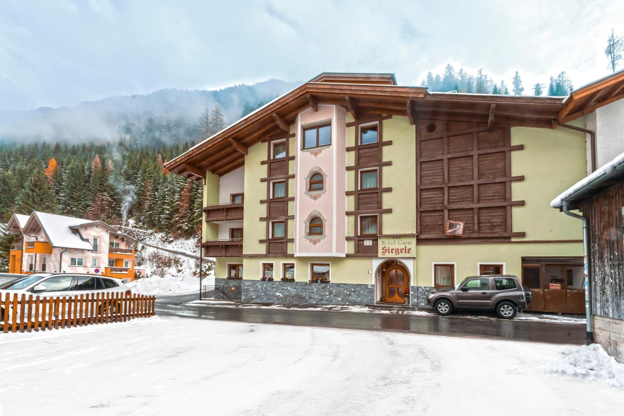 Hotel Garni Siegele - Inklusive Silvretta-Card Premium Ischgl Kültér fotó